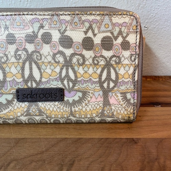 Sakroots Wallet Abstract Peace Pattern Zip Around Multi Card Whimsical Boho - Picture 2 of 15